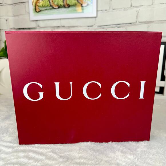 GUCCI Large Red magnetic closure gift box - Picture 2 of 10